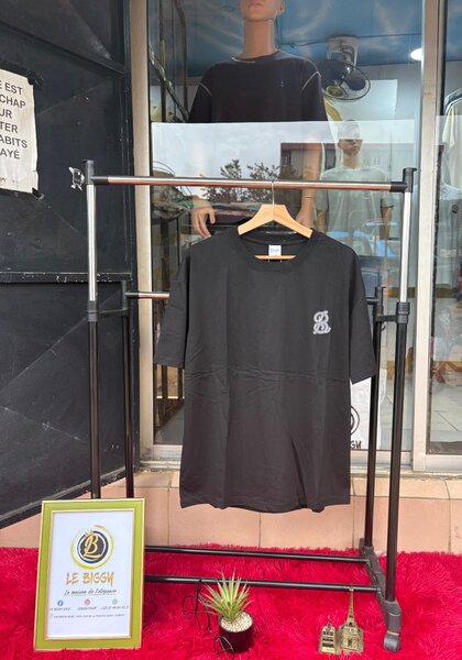 T-shirt noir élégant unisexe