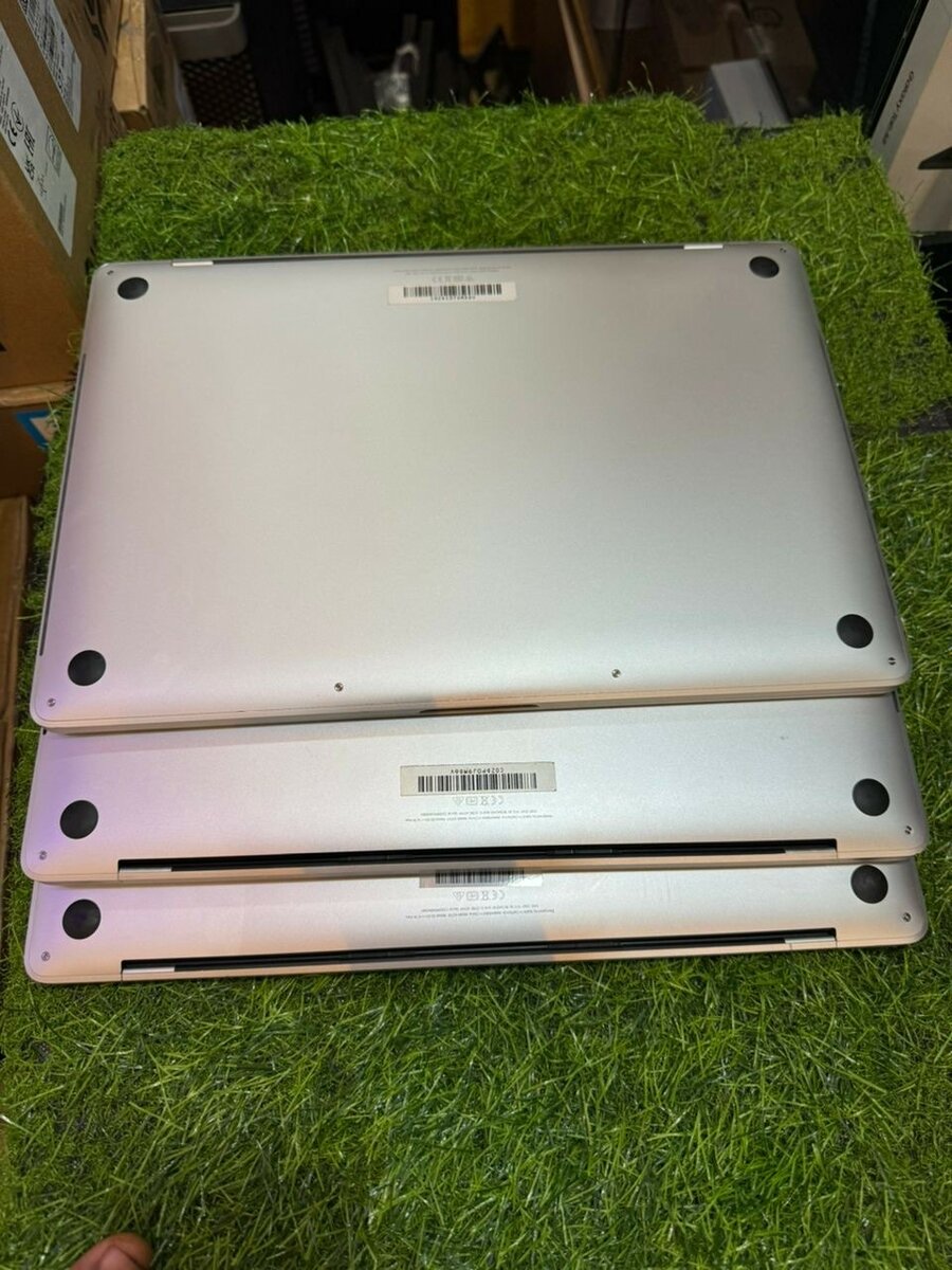 2019 macbook pro touchbar graphics Laptop