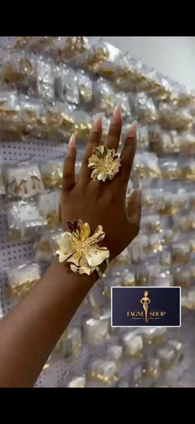 Bracelet et bague floraux