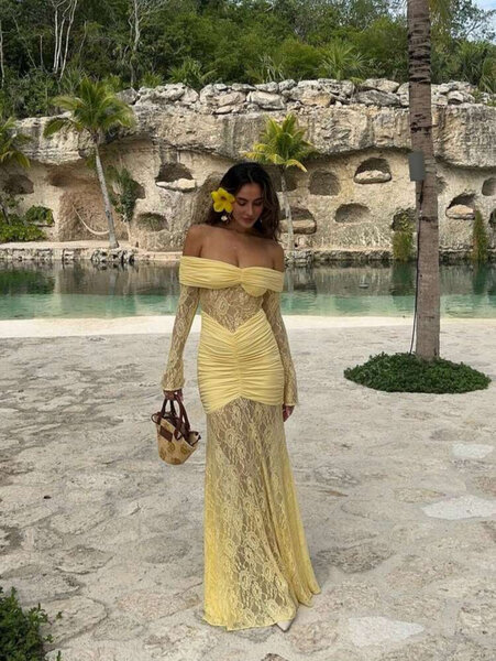 Robe longue en dentelle jaune