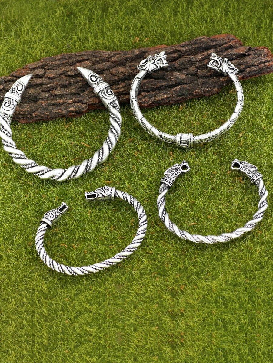 Bracelets en argent sculptés