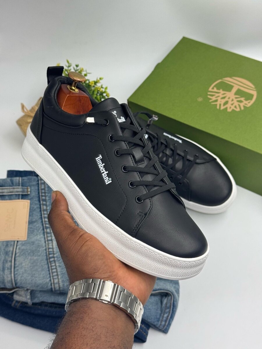 TIMBERLAND BLACK AND WHITE