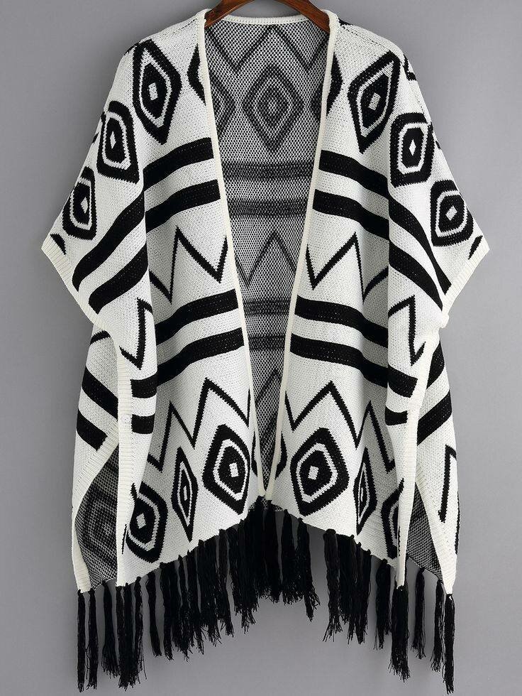 Poncho en tricot géométrique