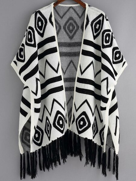 Poncho en tricot géométrique