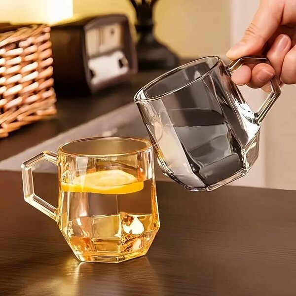 Tasses en verre transparent modernes