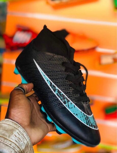 kids soccer boots