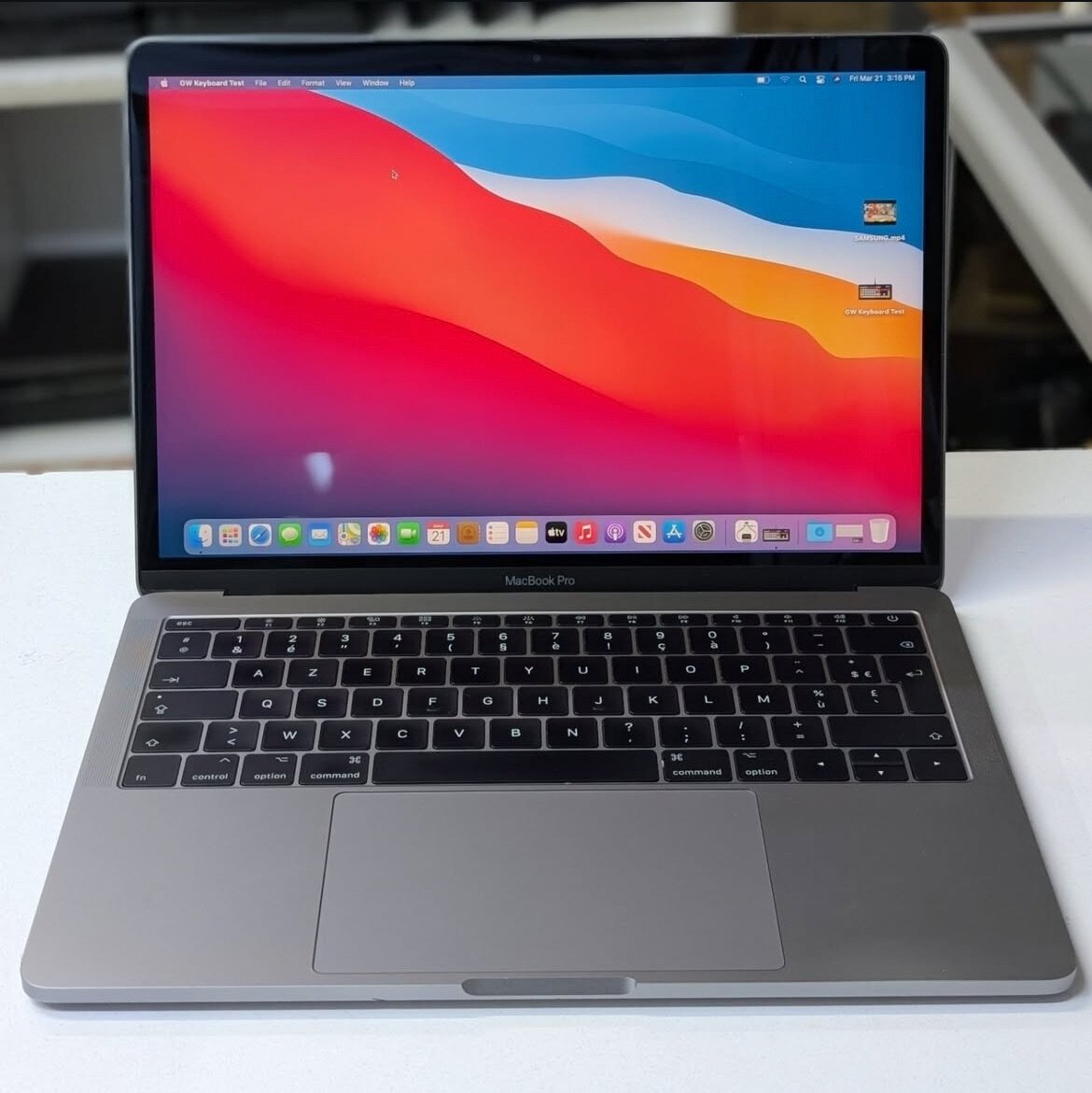 MacBook Pro 2017 ( 8/256 )