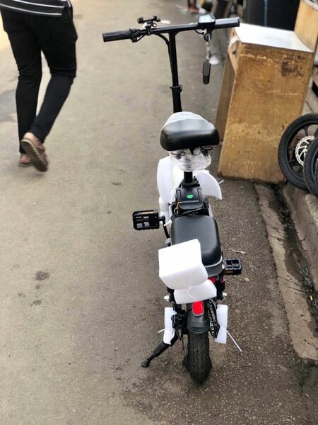 Vélo électrique pliable compact