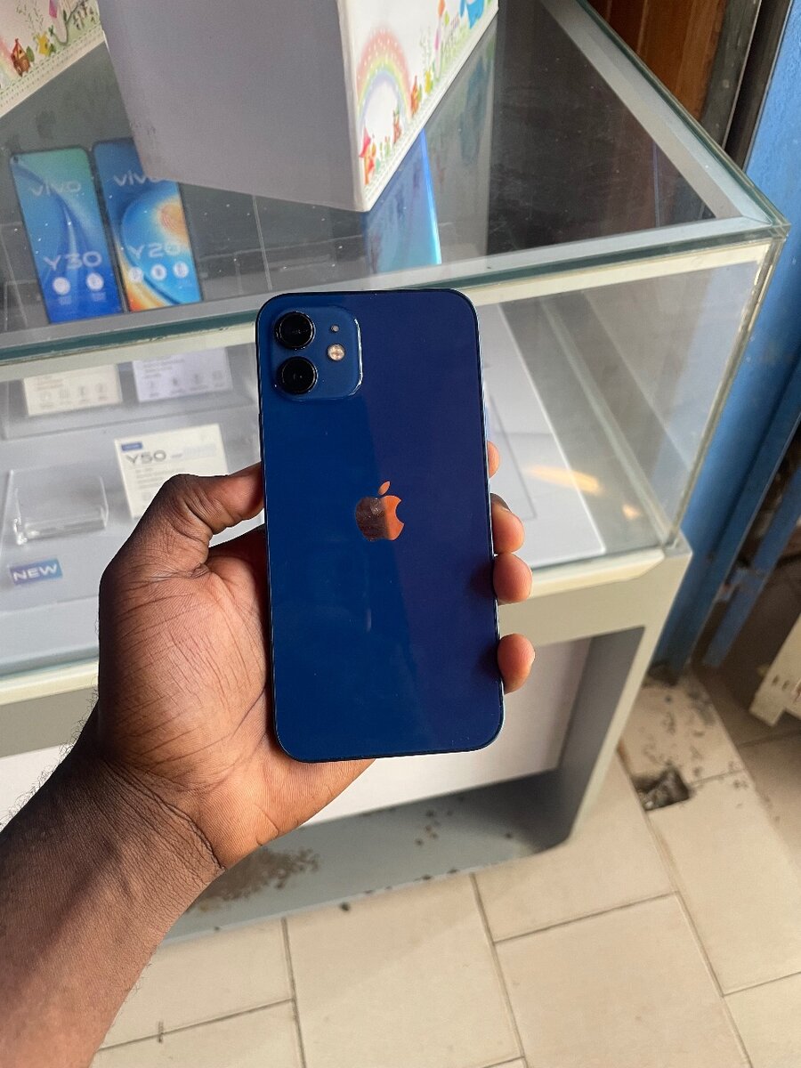 iPhone 12 64g quasi neuf