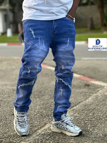 Jean bleu déchiré tendance