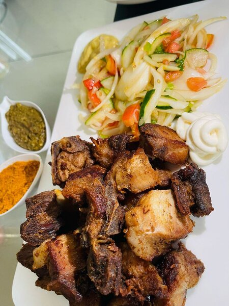 Porc grillé sec + attieke