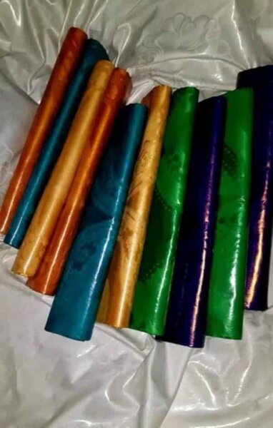 Tissus Colorés en Satin Brillant