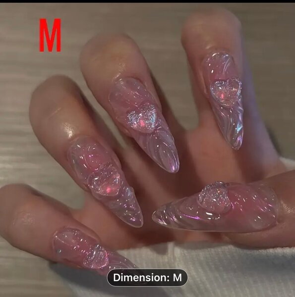 Ongles artificiels roses 3D cœur
