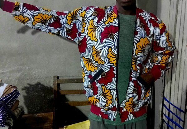 Veste à motif africain vibrante