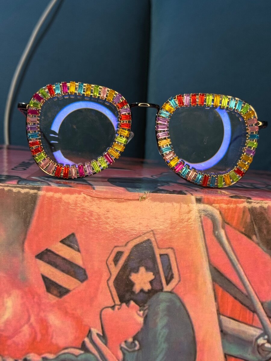 Lunettes rétro strass colorés