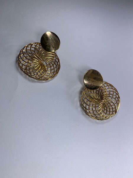 Boucles d'oreilles dorées élégantes