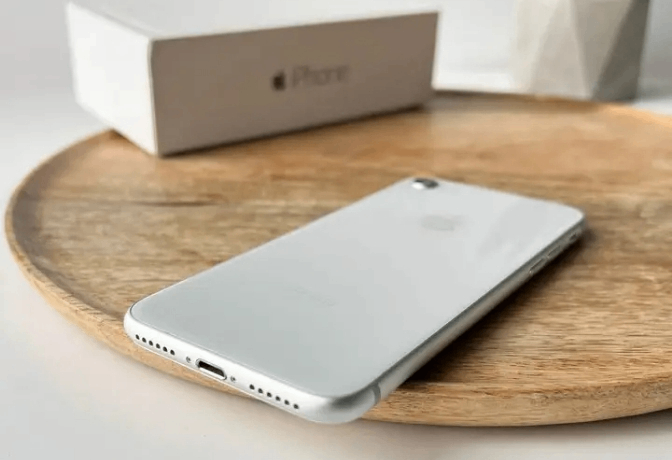 iPhone blanc élégant - 128GB