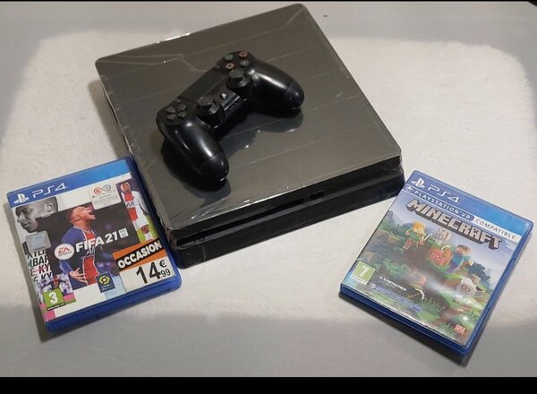 Console PS4 avec Jeux FIFA et Minecraft