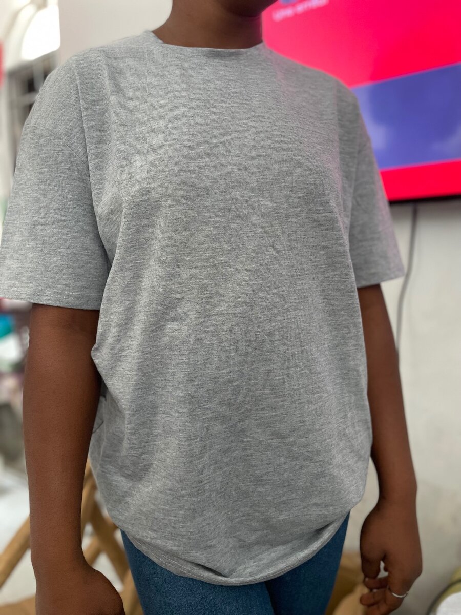 T-shirt gris décontractée unisexe