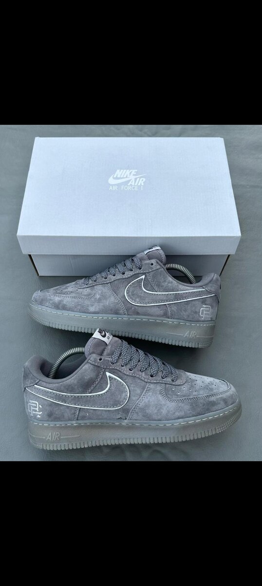 Baskets en daim grises tendance