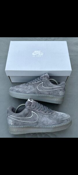 Baskets en daim grises tendance