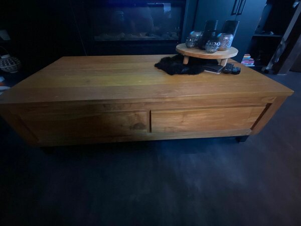 Table basse en bois massif