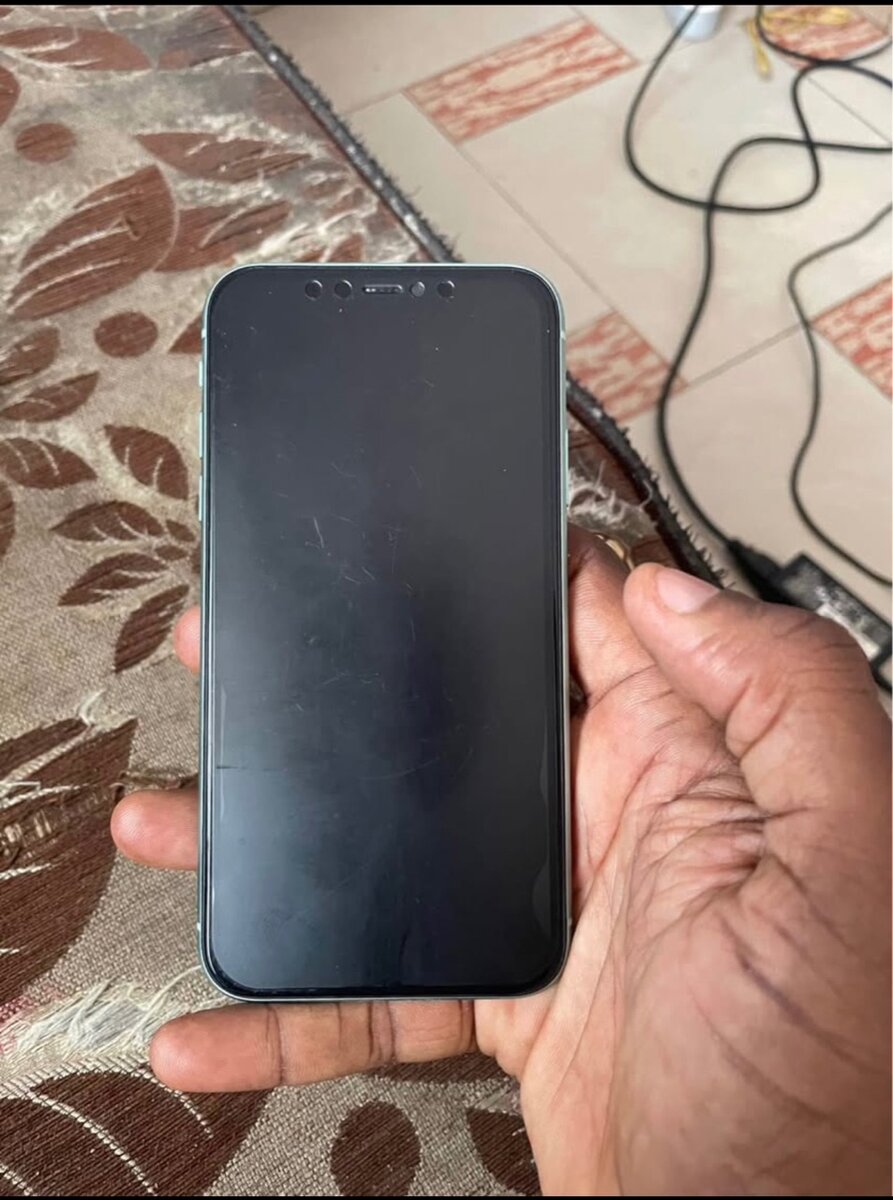 iPhone 12 Vert Avec Autocollants