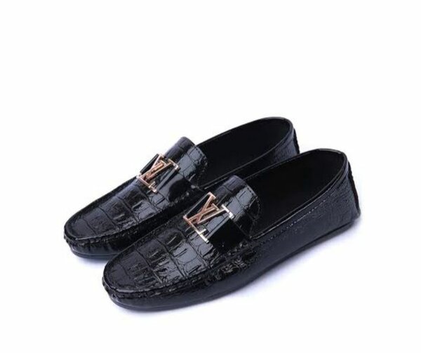 Casual shoes
