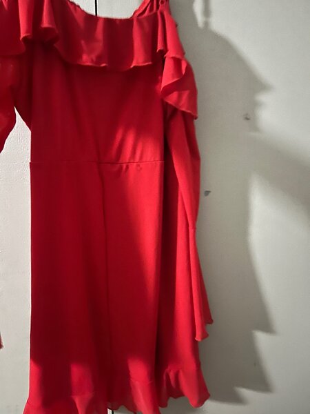 Robe volante rouge élégante