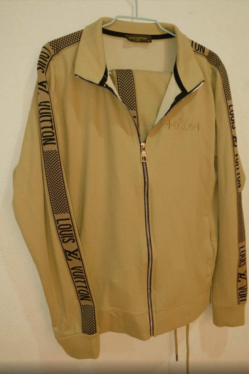 Двойка Louis Vuitton