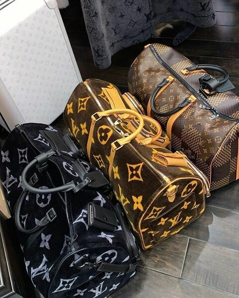 TRAVELING BAG