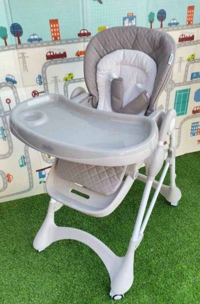 Chaise haute réglable pour bébé