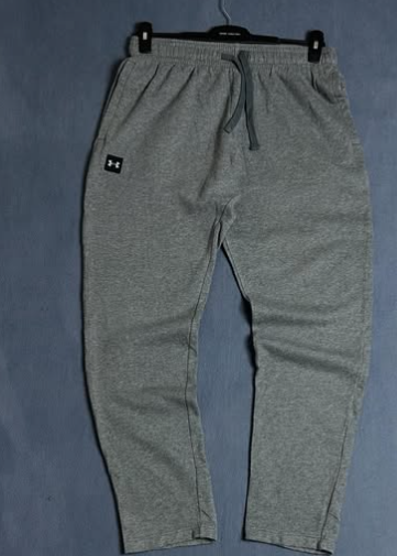 Under amour sweat pants size : waist M / length 41
