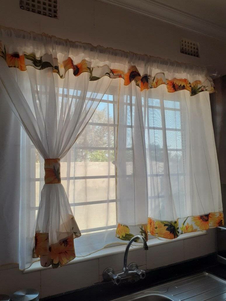 BEAUTIFUL KITCHEN CURTAINS 