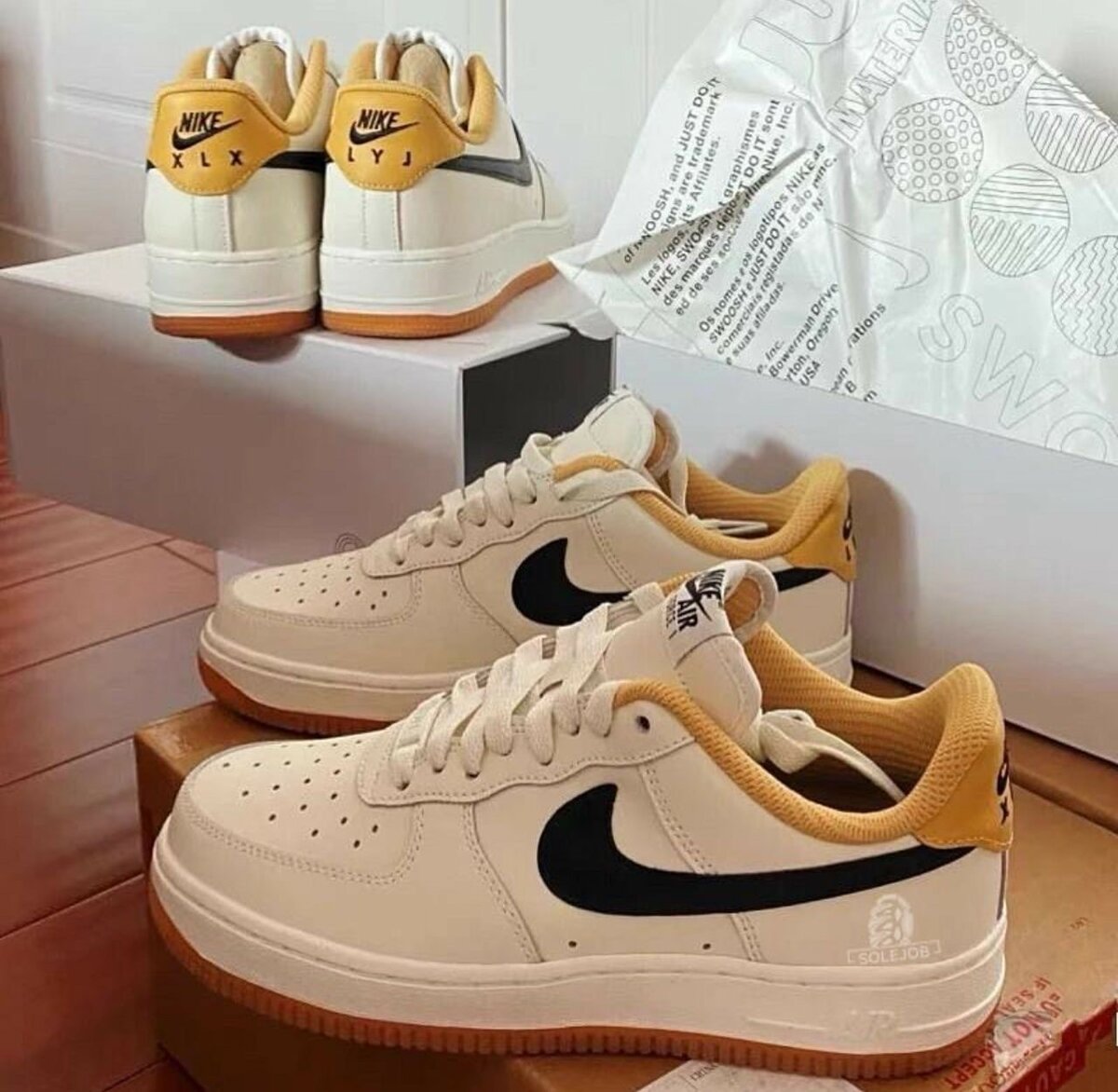 NIKE AIRFORCE CREAM