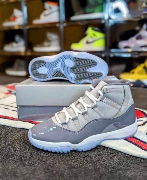 Air Jordan 11 (Grey)