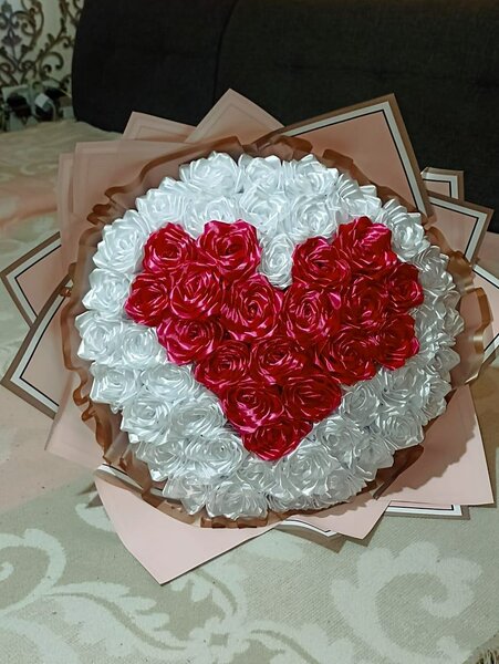 Букеты в подарок,на любой праздник. Цветы из атласных лент.