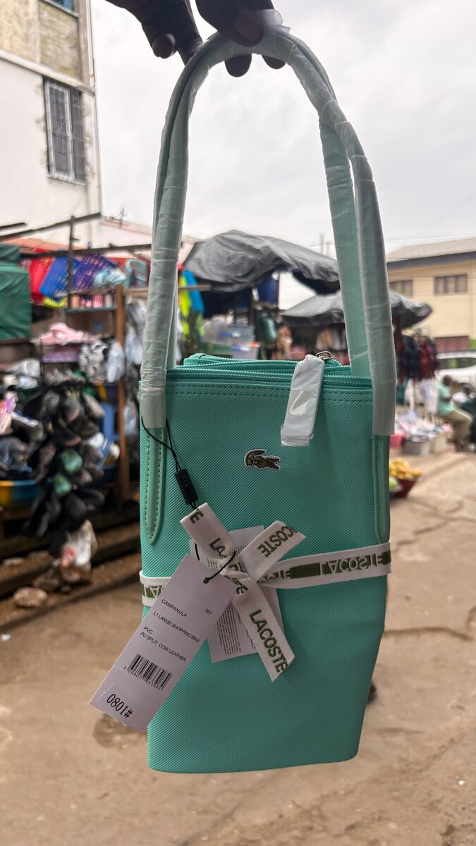 Sac à main Lacoste élégant