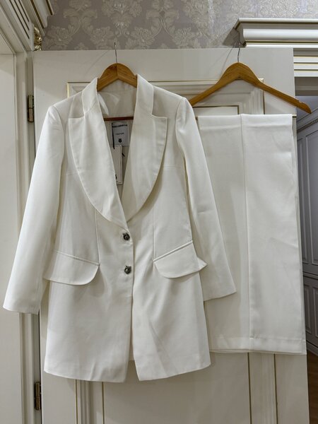 Брючный костюм женский