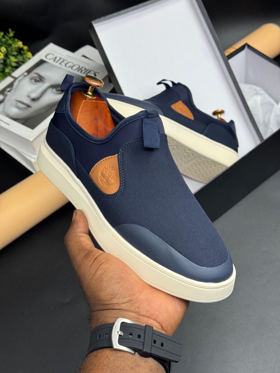 TIMBERLAND NAVY AND BEIGE