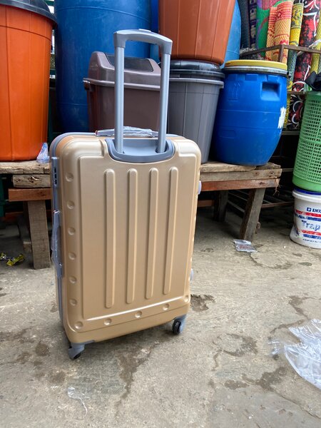 Valise rigide à roulettes