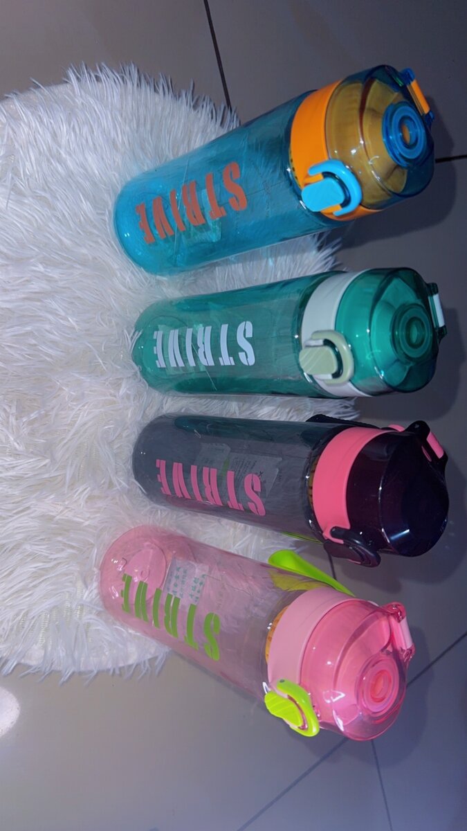 Bouteille d'eau "STRIVE" 750ml