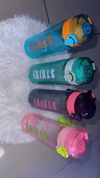 Bouteille d'eau "STRIVE" 750ml