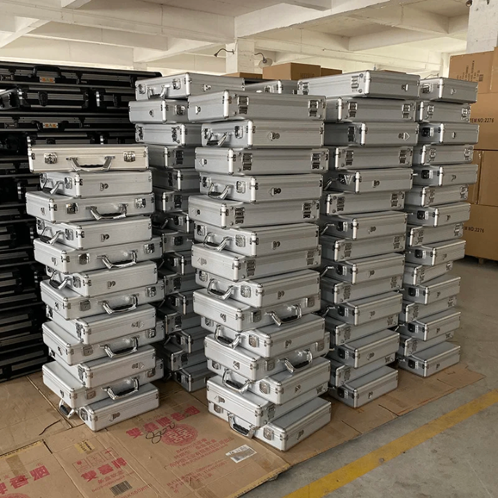 Mallette de rangement en aluminium