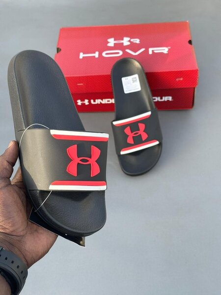 Sandales de sport noires et rouges