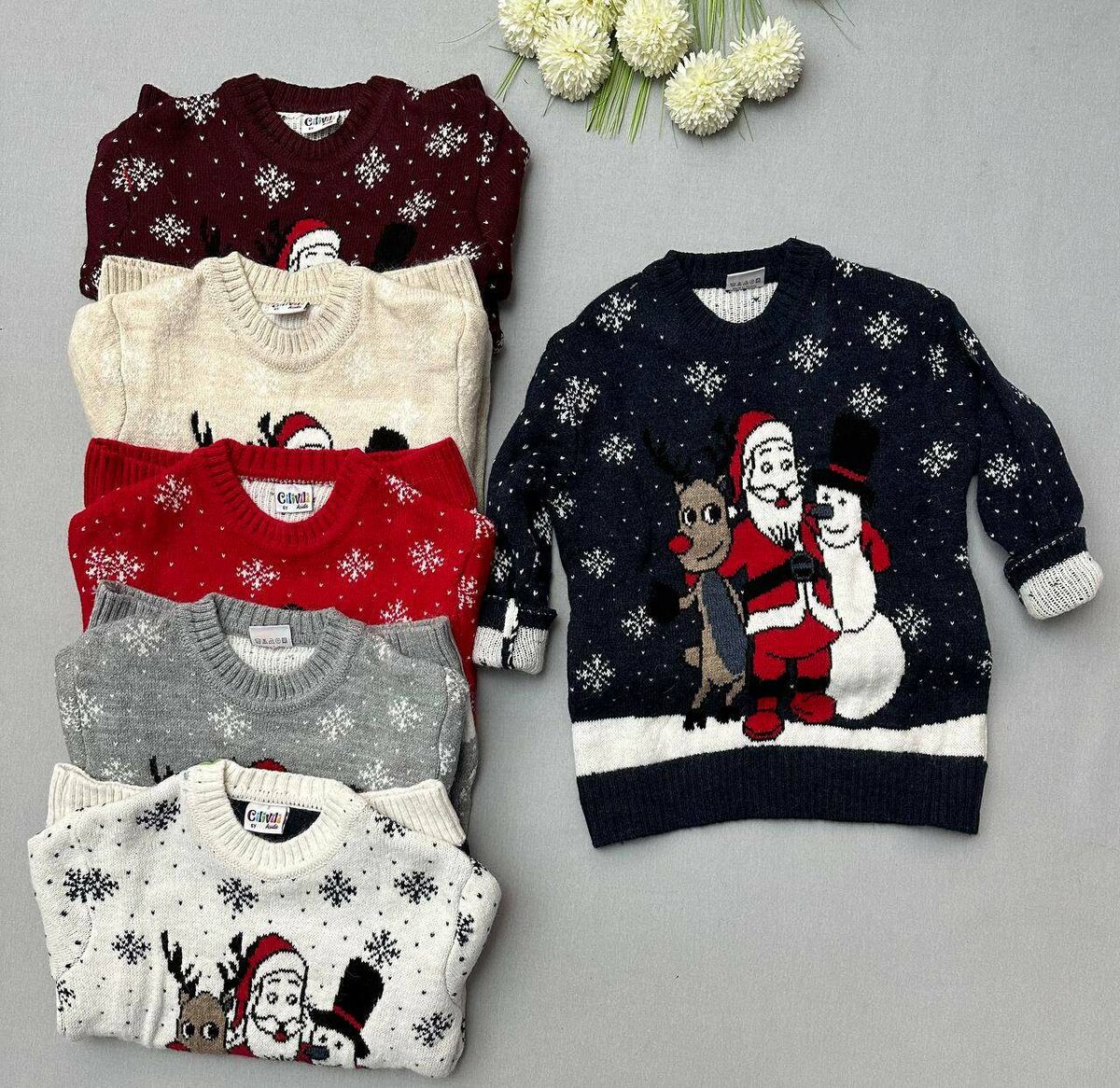 Теплый свитер с новогодним принтом. Производство Турция.