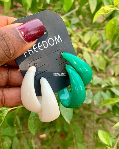 Light weight earrings (cream & green)