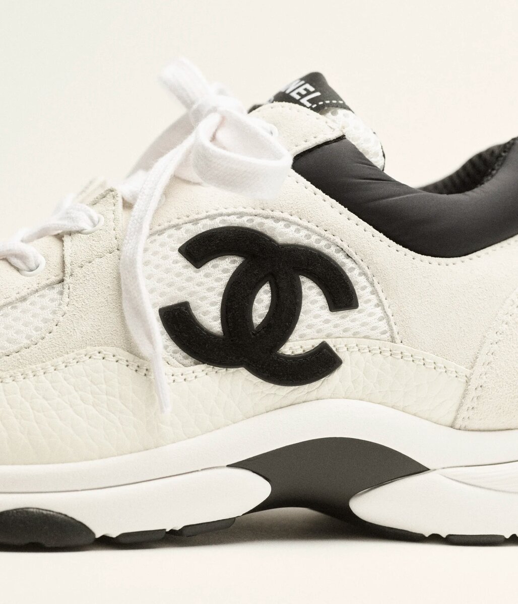 Chanel CC runner