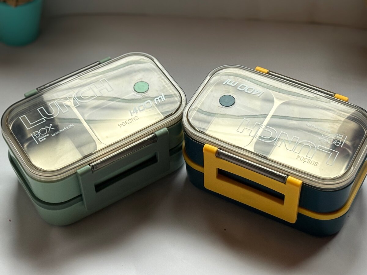 Double layered lunchbox