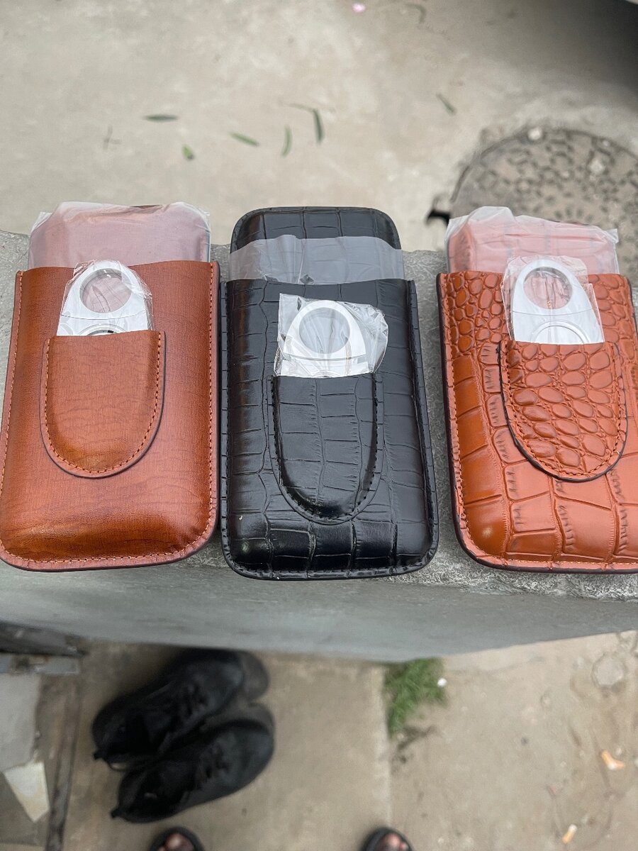 Étuis en cuir pour coupe-cigares